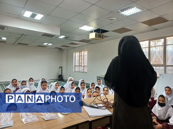 جلسه توجیهی  سفیران سلامت دبستان دخترانه شطیطه۲
