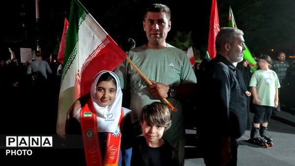 اجرای  سرود حماسی «باید برخاست» توسط دانش‌آموزان پیشتاز ساوجبلاغ