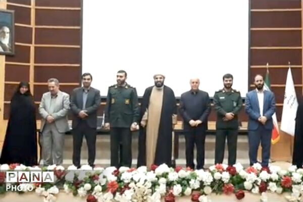 تقدیر از کارمندان نمونه اداره آموزش و پرورش چهاردانگه