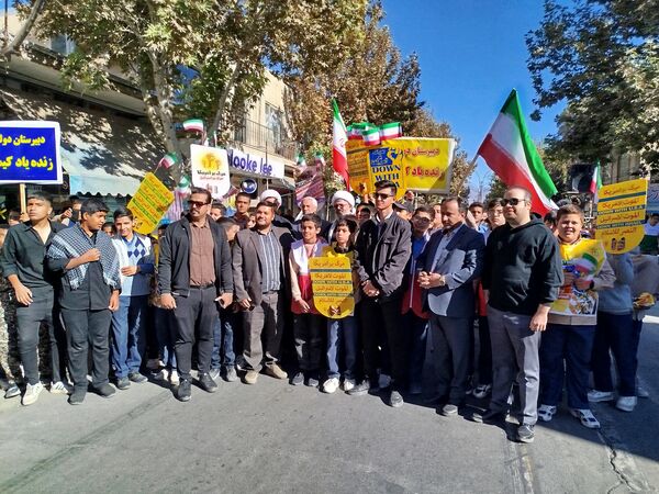 مردم کاشمر با گام‌های استوار در مسیر آرمان‌های انقلاب گام برداشتند 