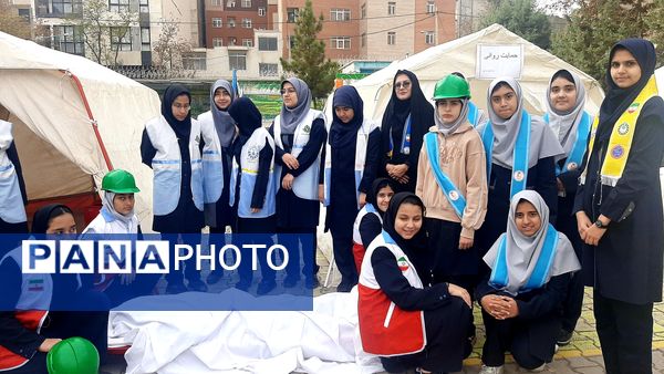 مانور زلزله در دبیرستان شاهد شهید حمامی ناحیه۶ مشهد