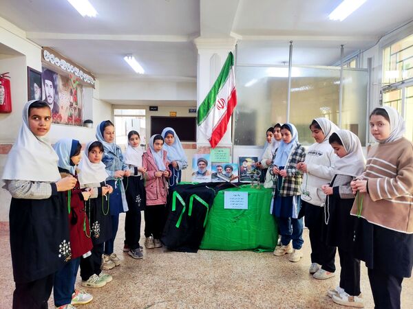 برپایی ایستگاه صلواتی در مدرسه شهید آقچه لو به مناسبت تشییع پیکر سید حسن نصرالله