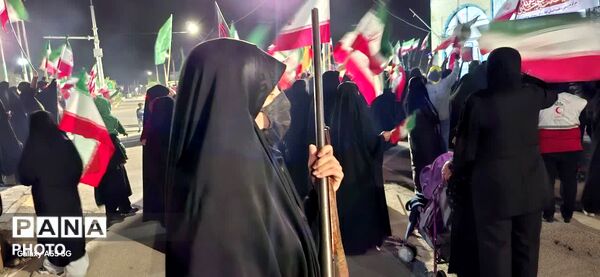 مرزنشینان ایستاده اند مانند زاگرس