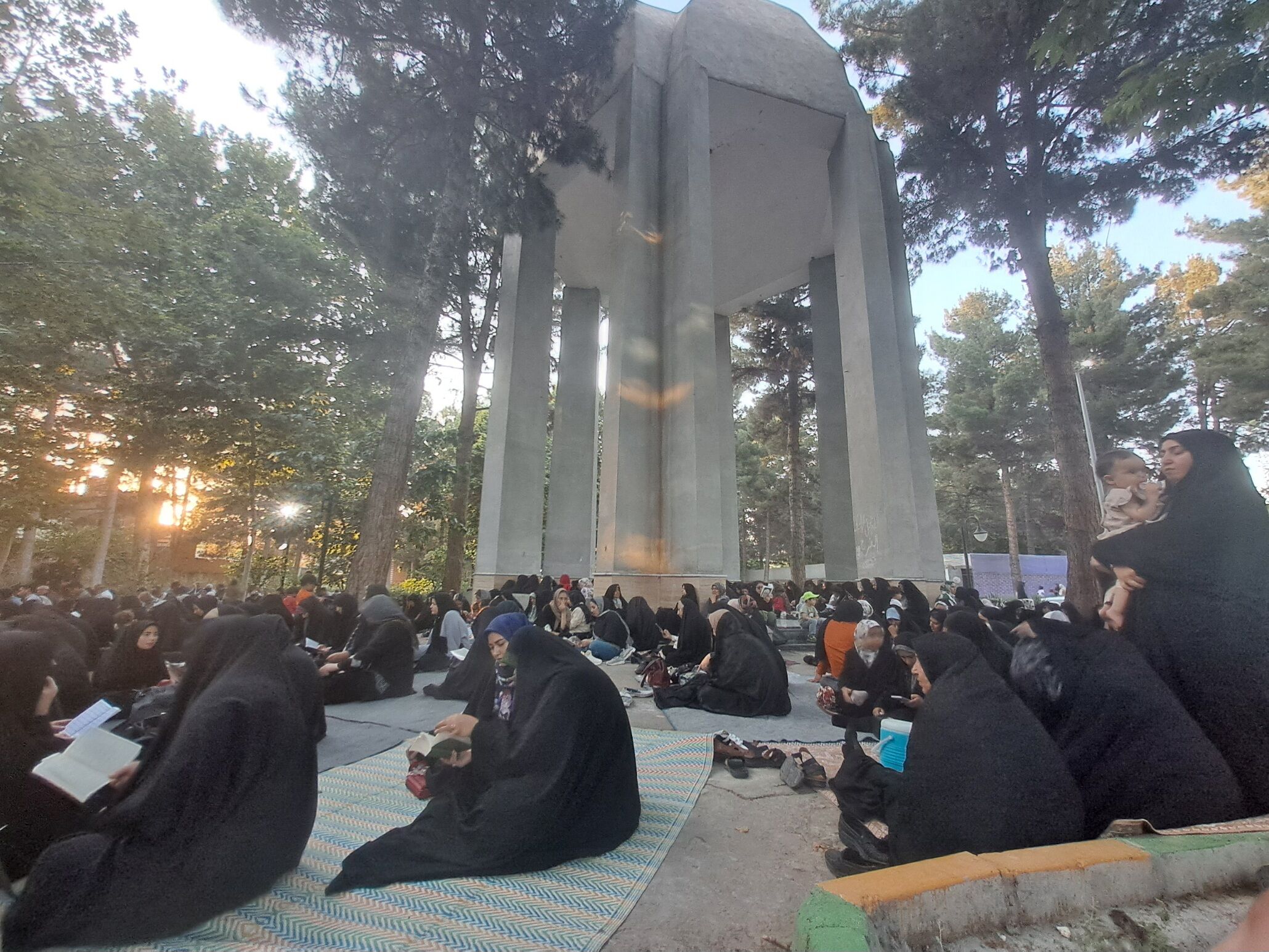 مراسم دعای عرفه درجوار شهدای گمنام پارک وحدت شهرستان آشخانه