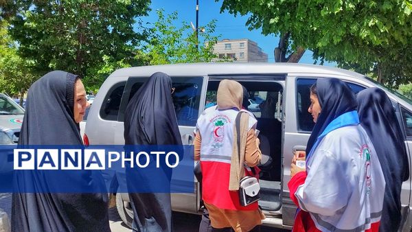 غبارروبی گلزار شهدا به‌مناسبت هفته هلال احمر در اشتهارد