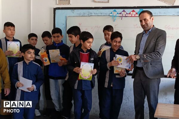 تقدیر از دانش‌آموزان ممتاز دبستان پسرانه شیخ صدوق صباشهر
