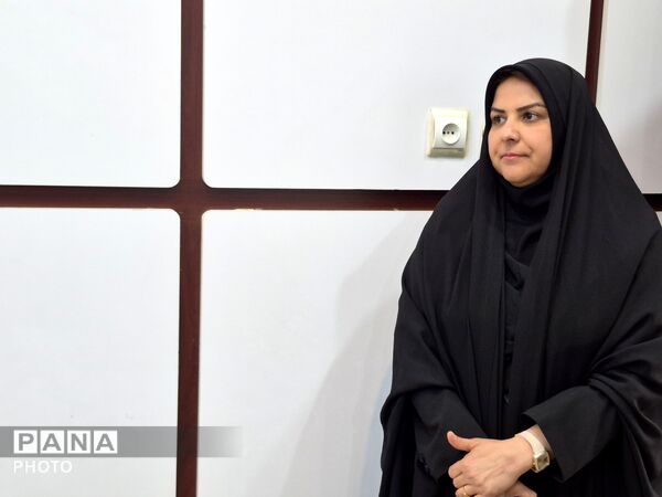 معلمان نمونه در قاب افتخار آموزش و پرورش منطقه ۵
