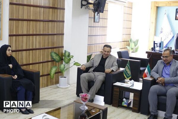 تجلیل فرماندار فیروزکوه از کارکنان حراست 