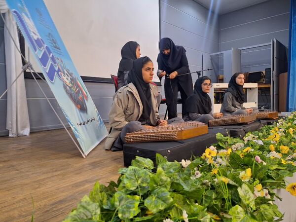 چهل و سومین جشنواره فرهنگی هنری فردا در دبستان آرمینه مصلی نژاد ناحیه۶ 