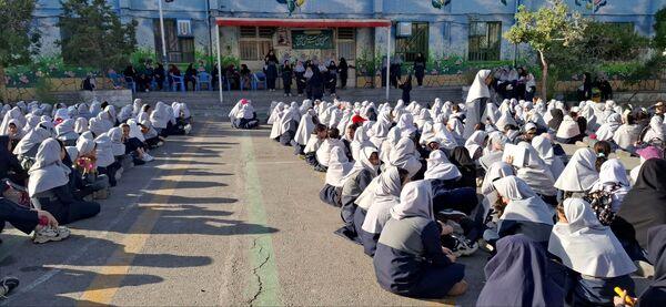 جشن روز معلم در دبستان نیایش ۲
