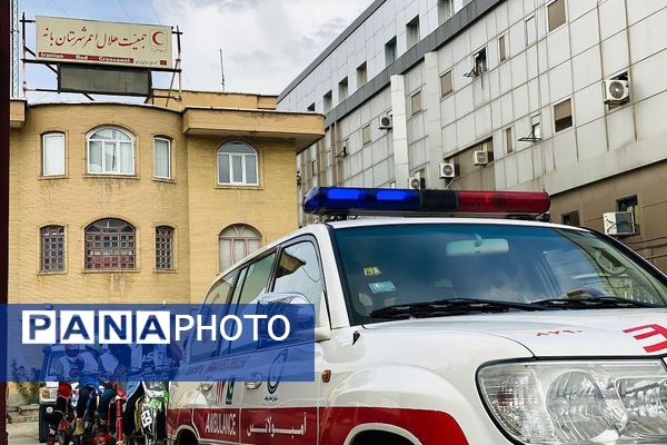 رژه باشکوه خودروهای امدادی به‌مناسبت هفته هلال‌احمر در بانه