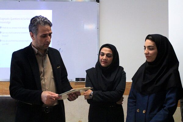  کارگاه دانش‌افزایی زبان انگیلیسی در دبیرستان‌ولایت بهارستان‌دو