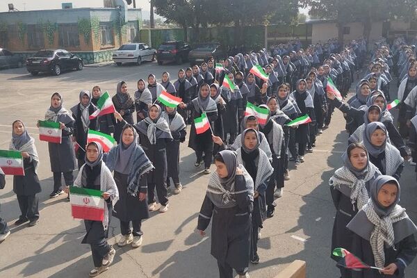 تجمع دانش‌آموزان دبیرستان معرفت در حمایت از جبهه مقاومت و محکومیت شهادت سید حسن نصرالله