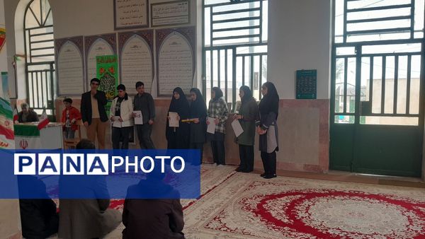 برگزاری مراسم  باشکوه ۲۲ بهمن و تجلیل از نفرات برتر روستای میرزآباد