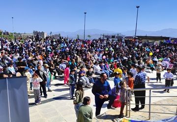 برگزاری همایش پیاده‌روی خانوادگی «نسل امید» در سنندج