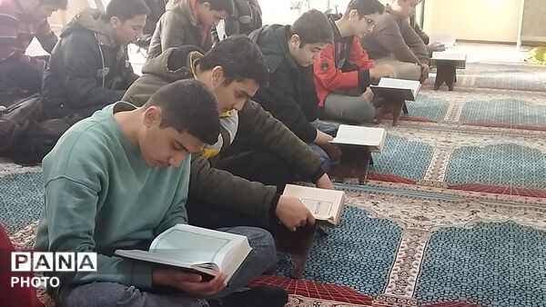 محفل انس با قرآن کریم در دبیرستان شاهد ابوذر غفاری نیشابور 
