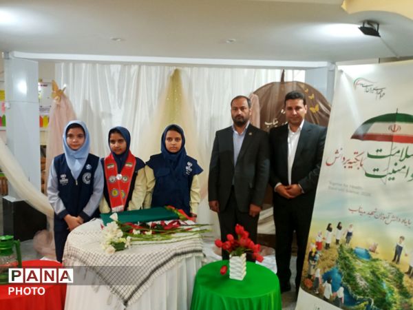 کاشت نهال به یاد دانش آموزان شهید میناب در دبستان آرمینه مصلی نژاد