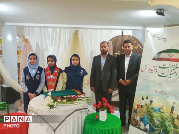 کاشت نهال به یاد دانش آموزان شهید میناب در دبستان آرمینه مصلی نژاد