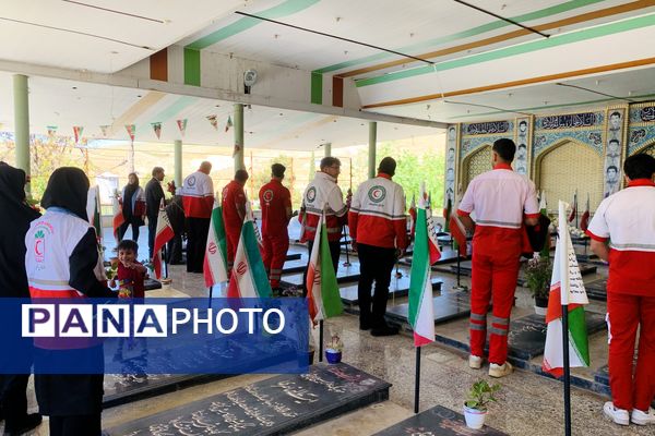 تجدید میثاق سرخ پوشان هلال احمر شهرستان سپیدان با شهدای گلگون کفن