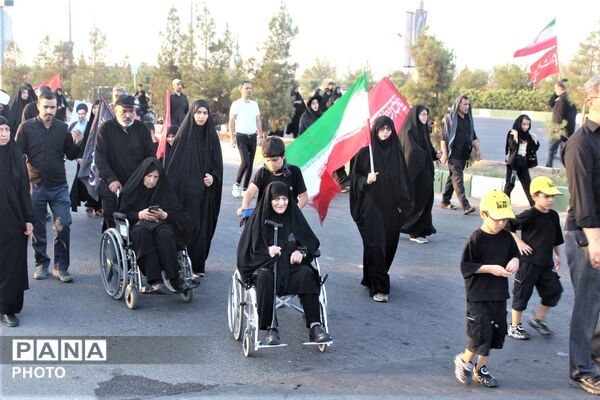 حضور دلدادگان اربعین حسینی(ع) در طریق المهدی(عج) مسجد جمکران