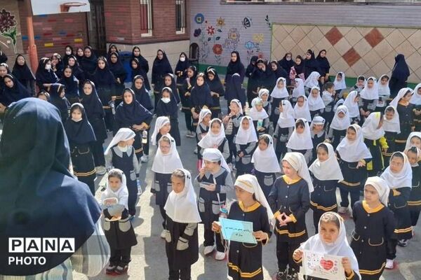 حضور دانش‌آموزان مدارس هنرمندان ری و کوثر شهرری در جشن ولادت حضرت زینب (س)