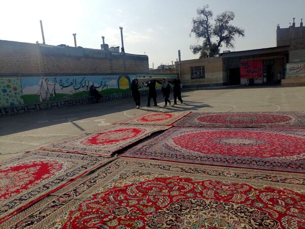 اقامه نماز باران  در دبستان ناهید نخودی 