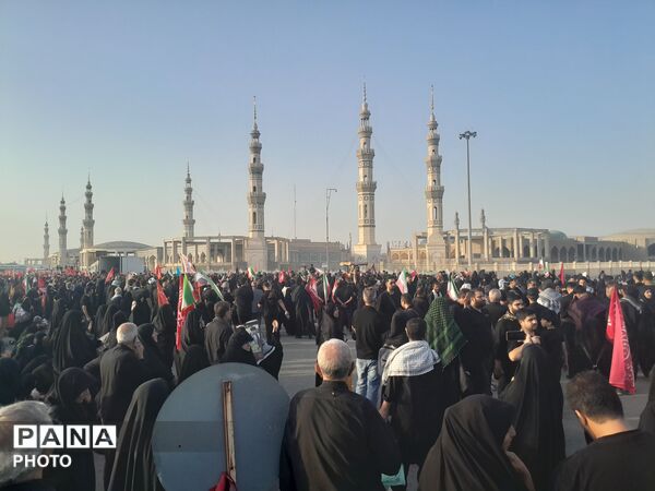 تشیع باشکوه رهبر شهید به همراه خانواده در مسجد مقدس جمکران