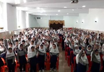 جشنی برای ظهور در مدرسه 22 بهمن آباده
