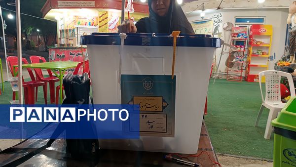حضور اقشار مختلف مردم لارستان پای صندوق‌های رای