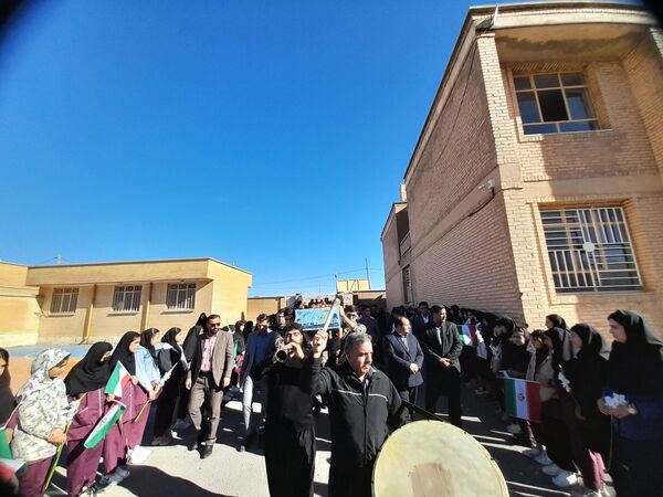 آنان که گمنامند زهرایی تبارند
