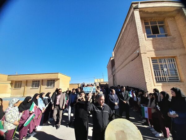آنان که گمنامند زهرایی تبارند