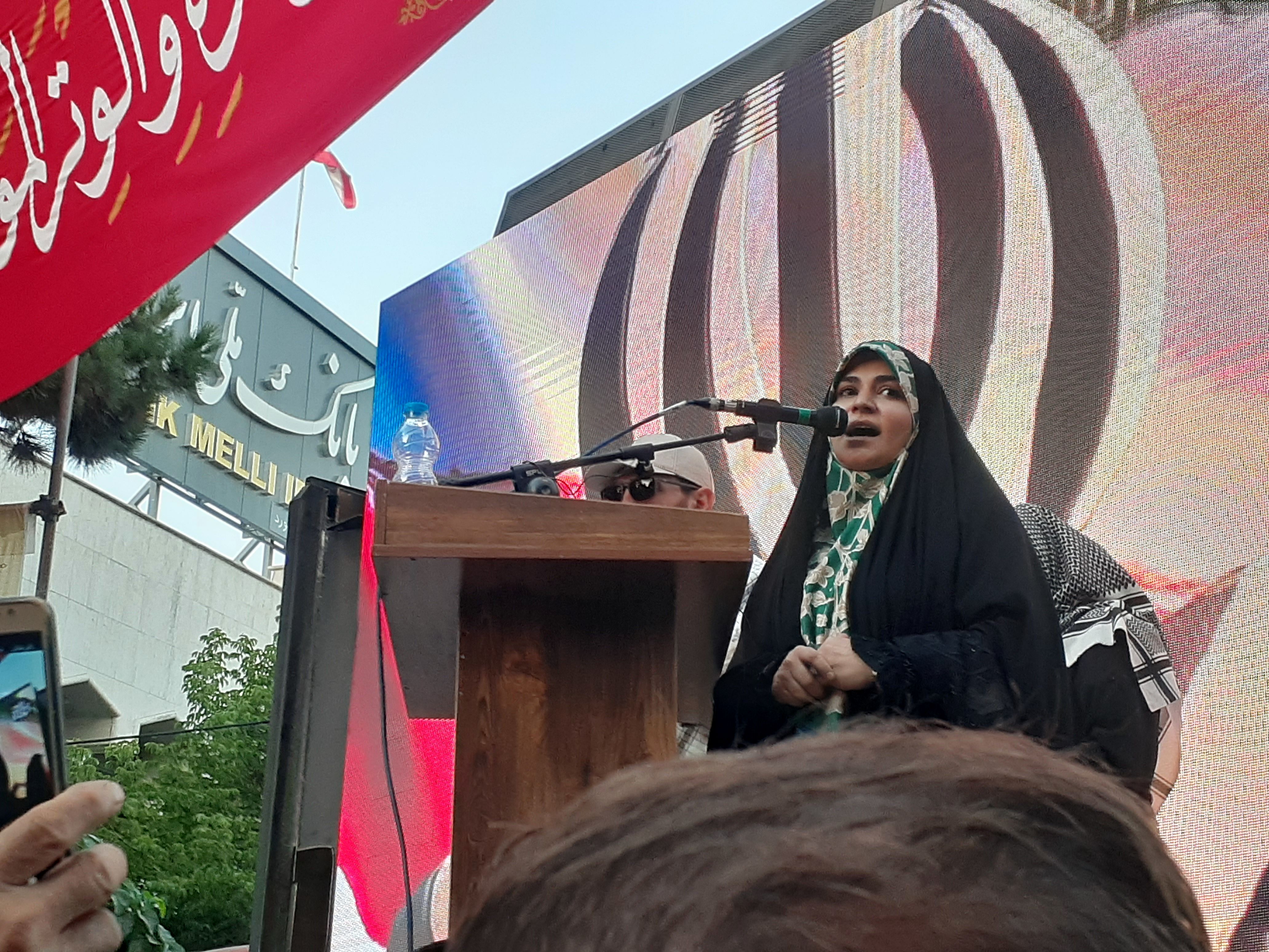 جلوه‌هایی از اجتماع مردم بجنورد در تجلیل از بانوی شجاع رسانه ملی