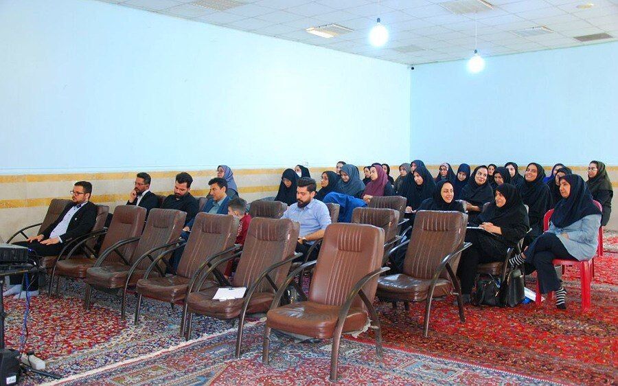 نشست تخصصی شورای آموزگاران قطب ۱ شهر قیامدشت 