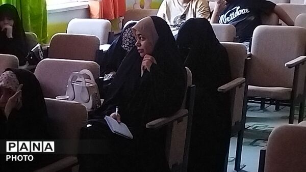اولین جلسه از آموزش ساخت مستند و تولید محتوا در کانون مهر تابان 
