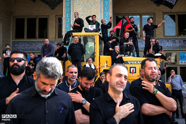 وداع با پیکر مطهر امام شهید امت در مصلای امام خمینی(ره)