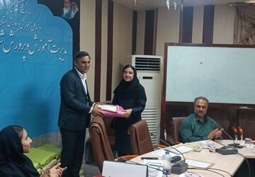 آیین تجلیل از دانش‌آموزان برگزیده طرح «همیار دبیر» در رودان
