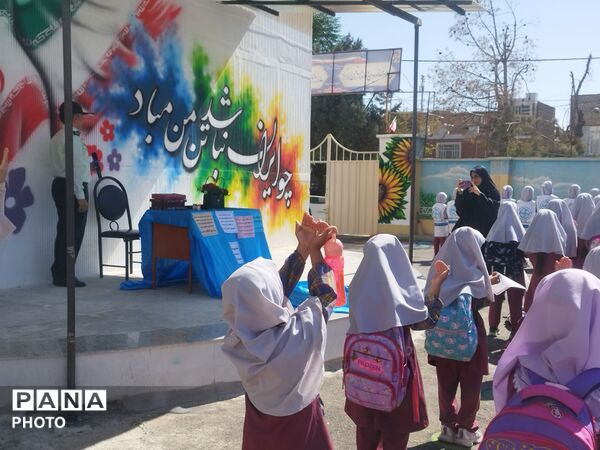 گرامیداشت هفته نیروی انتظامی در دبستان مهران؛ تجلیل از حافظان امنیت و آرامش
