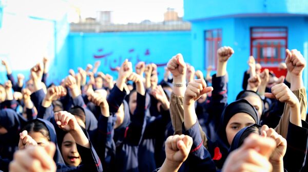 صبحگاهی غرق در علم و شادمانی در آموزشگاه جمهوری اسلامی ناحیه یک شهرستان بهارستان 