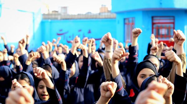 صبحگاهی غرق در علم و شادمانی در آموزشگاه جمهوری اسلامی ناحیه یک شهرستان بهارستان 