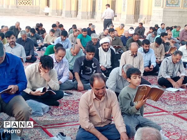 قرائت دعای عرفه در زیارتگاه شهید آیت الله مدرس
