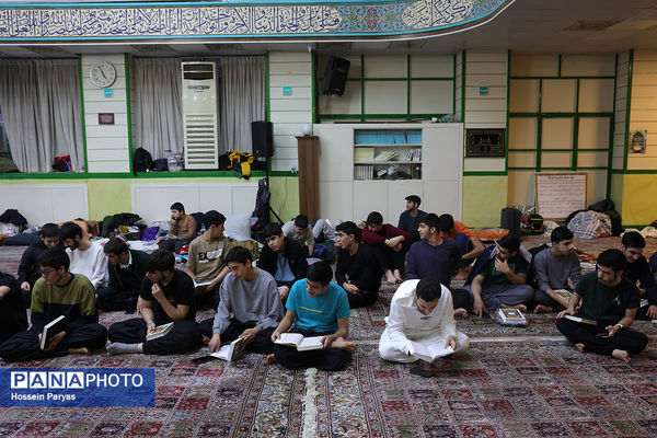 اعتکاف دانش‌آموزی در مسجد جامع امام جعفر صادق(ع) اقدسیه