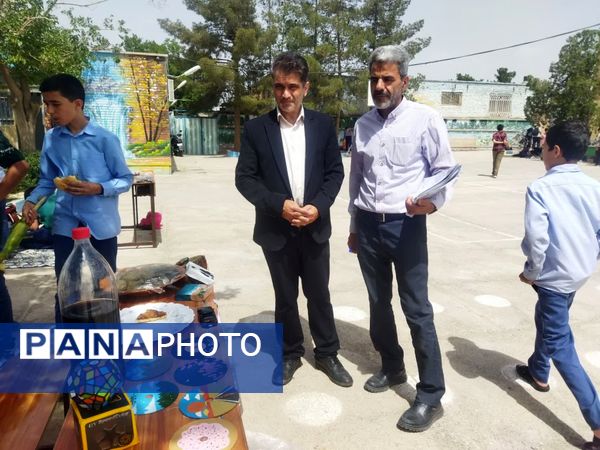 برگزاری جشنواره غذا و بازارچه دانش‌آموزی در دبیرستان نمونه دولتی دانش 