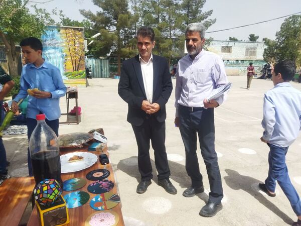 برگزاری جشنواره غذا و بازارچه دانش‌آموزی در دبیرستان نمونه دولتی دانش 