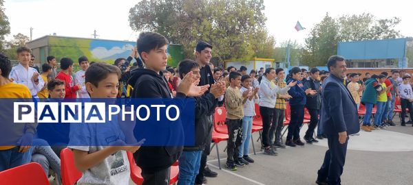 آشنا شدن دانش‌آموزان مدرسه فرزانگان با انواع آسیب‌های اجتماعی 