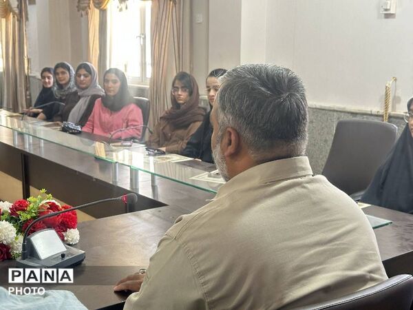 آیین تجلیل از خبرنگاران پانا و اعضای شورای دانش‌آموزی بستک