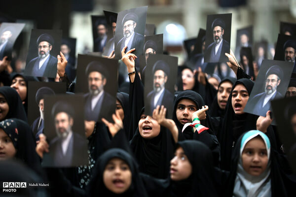 برگزاری همایش بزرگ جمع‌خوانی دانش‌آموزان با اجرای سرود و نوحه حماسی «باید برخاست» -2
