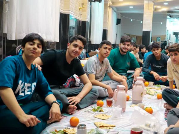 جلوه‌ای از اعتکاف دانش‌آموزی در مسجد امام علی‌بن‌ابی‌طالب (ع)