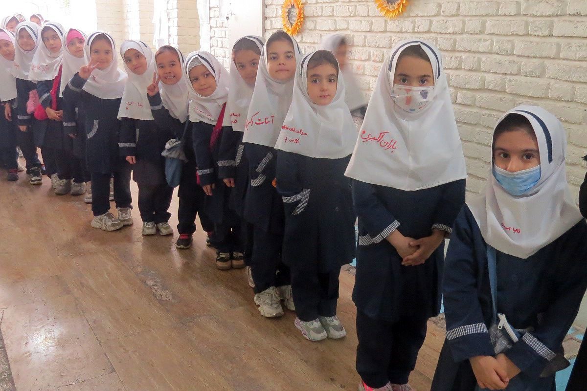 طنین هفته کتاب در دبستان وحیدکیهانی