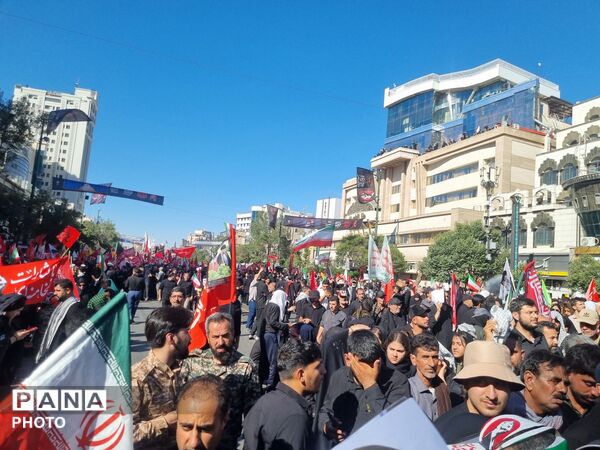 میراث خونین؛ مشهد در تپش قلب عشق به رهبر شهید