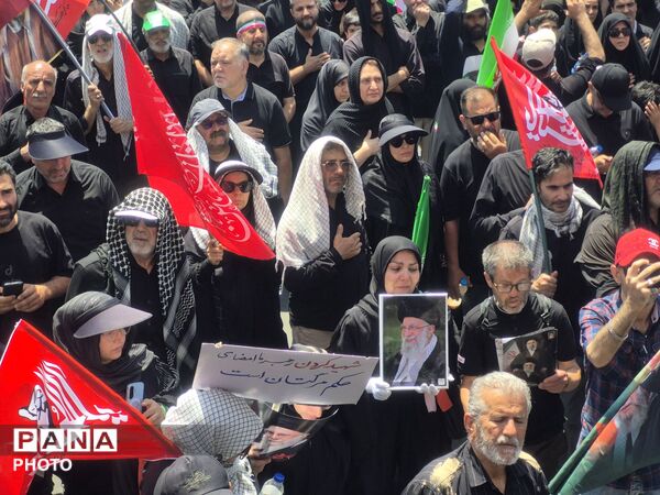 اشک یک ملت در بدرقه رهبر شهید